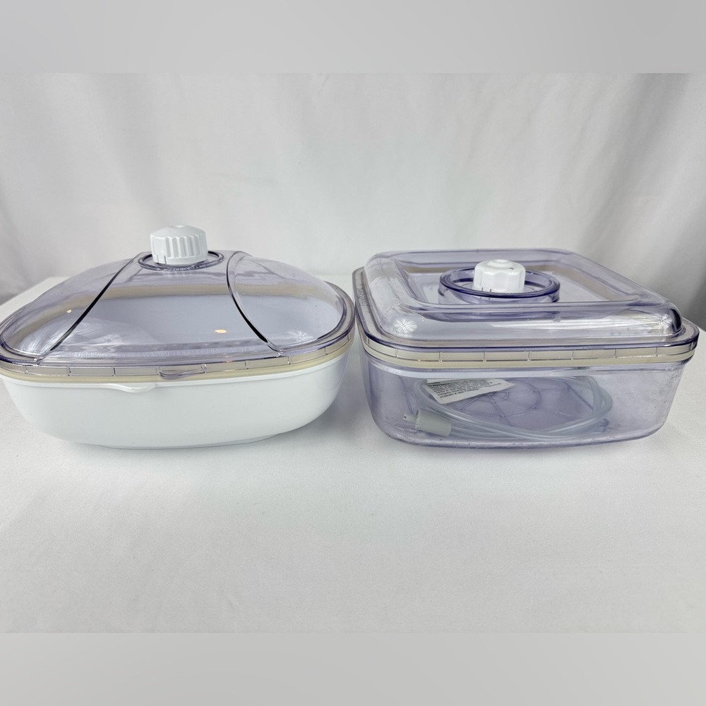 Set of 2 Foodsaver Reusable Vacuum Seal Containers w/Pump
